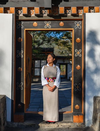 amankora-bhutan-punakha-lodge-farmhouse-courtyard.jpg